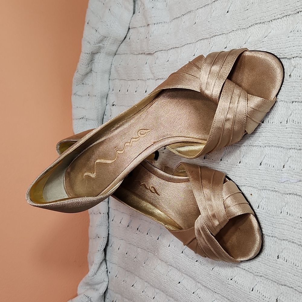 ☀️Nina New York Champagne Kitten  Open Toe Twist Accented 8.5M Heels